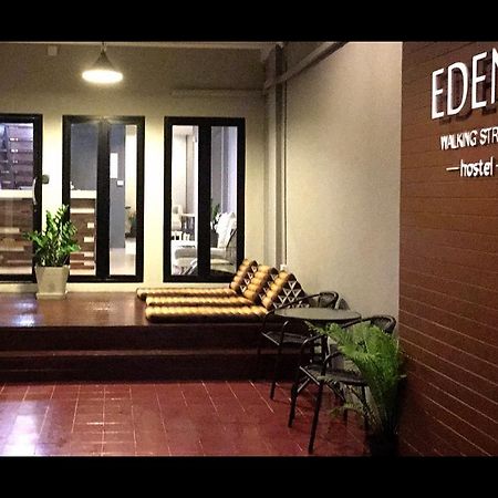 Eden Walking Street Hostel Chiang Mai Buitenkant foto