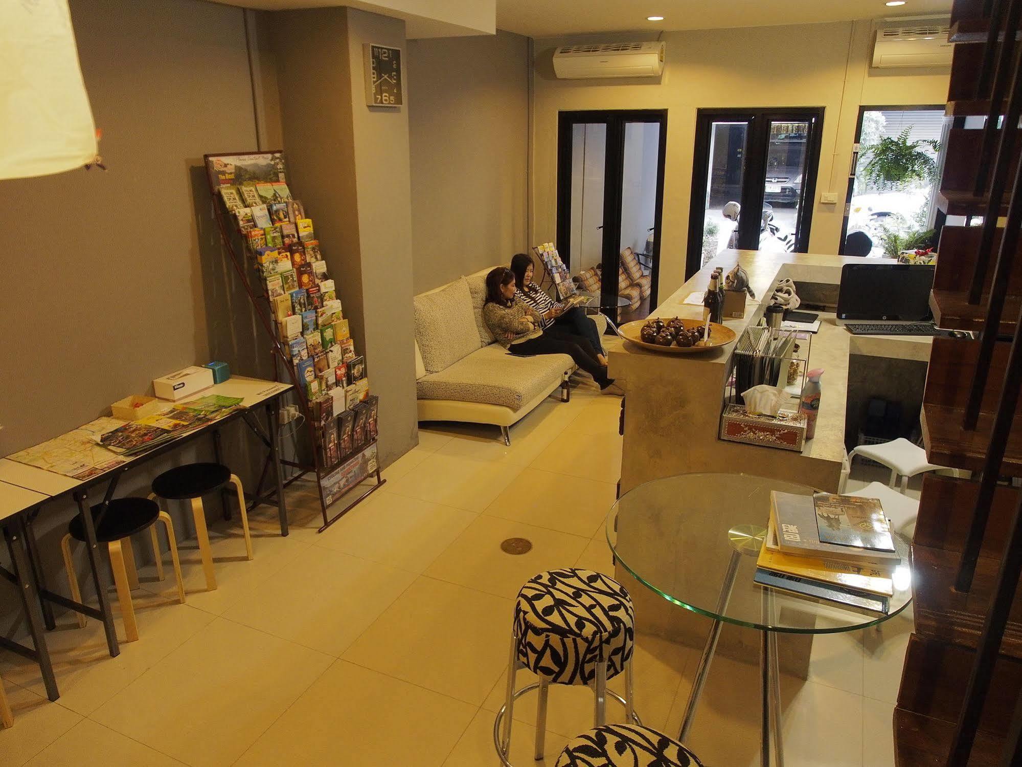 Eden Walking Street Hostel Chiang Mai Buitenkant foto