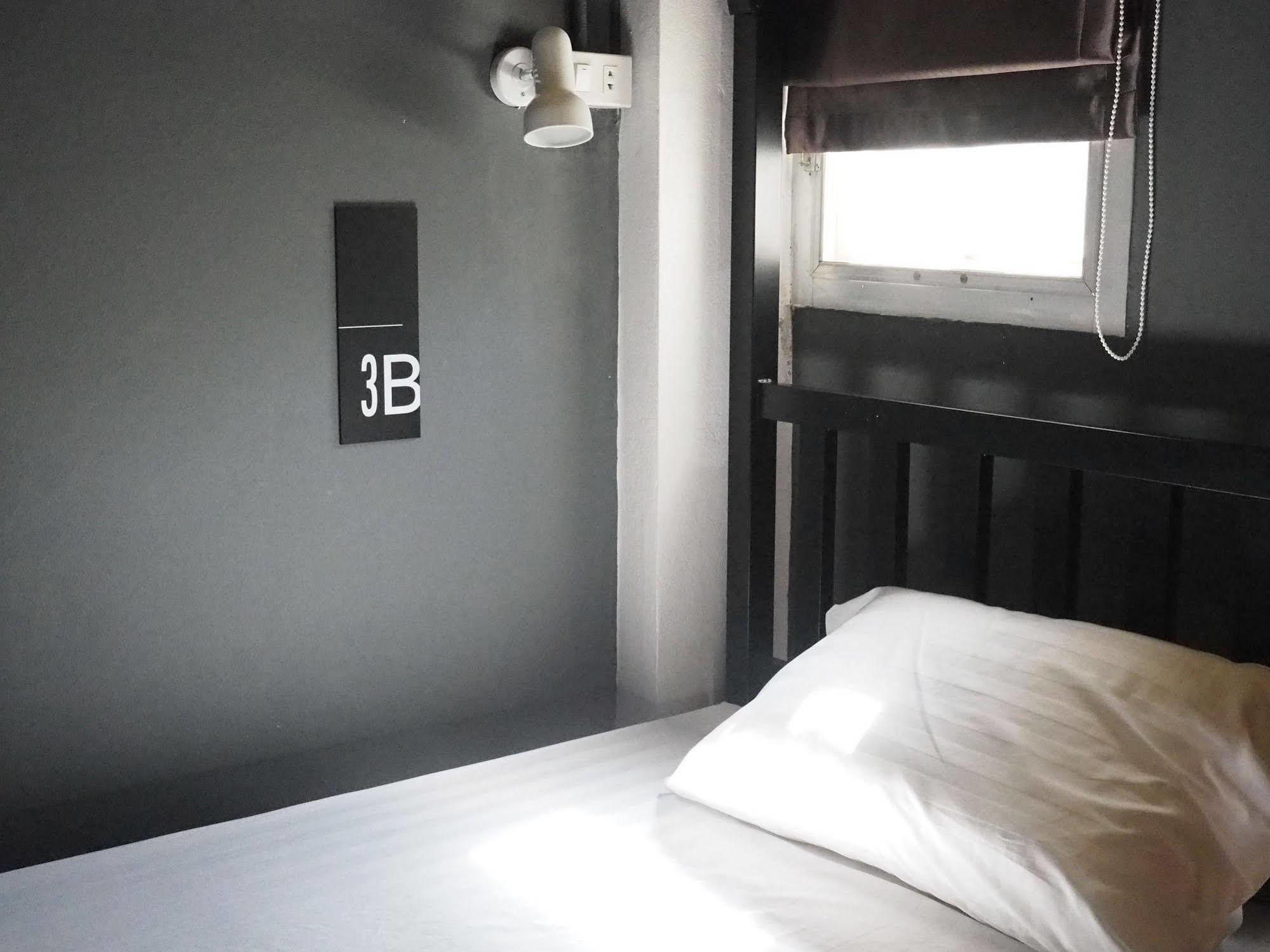 Eden Walking Street Hostel Chiang Mai Buitenkant foto