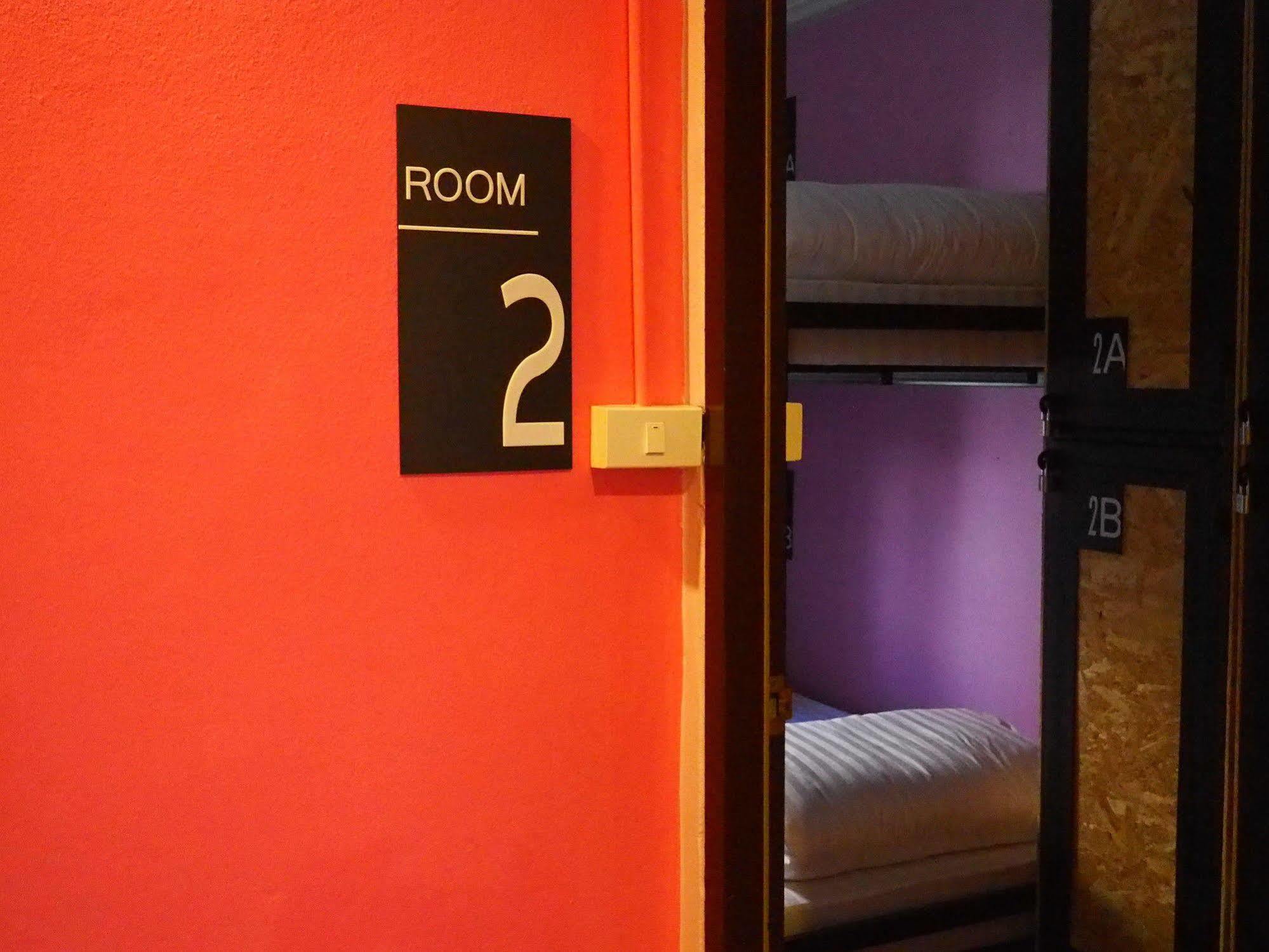 Eden Walking Street Hostel Chiang Mai Buitenkant foto