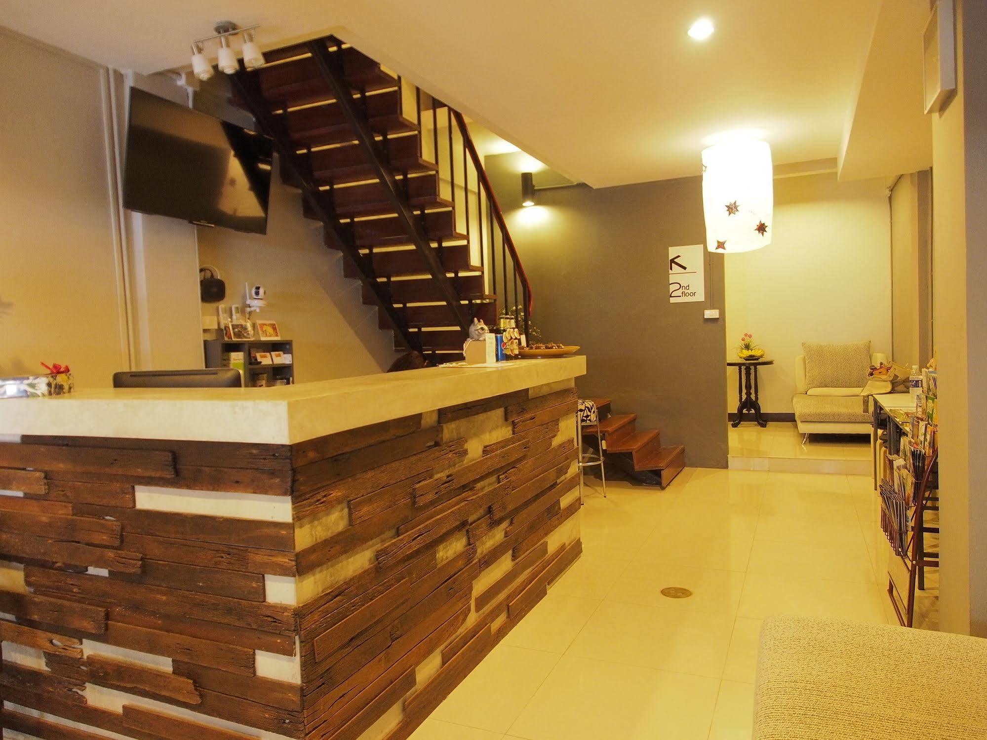 Eden Walking Street Hostel Chiang Mai Buitenkant foto