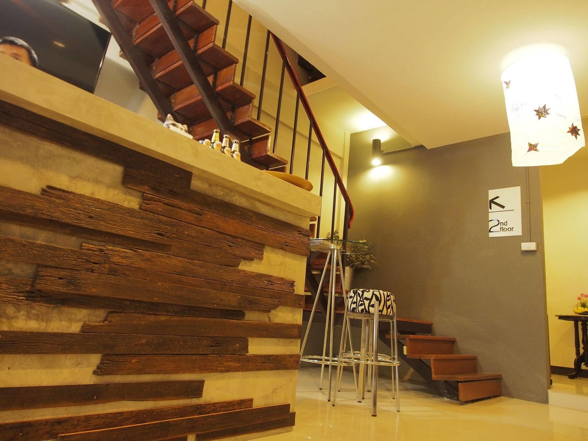 Eden Walking Street Hostel Chiang Mai Buitenkant foto