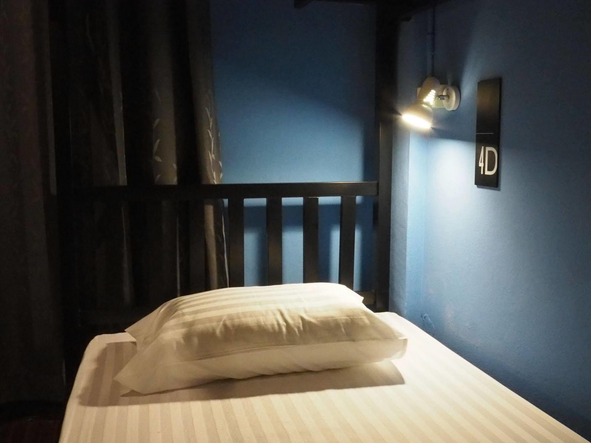 Eden Walking Street Hostel Chiang Mai Buitenkant foto