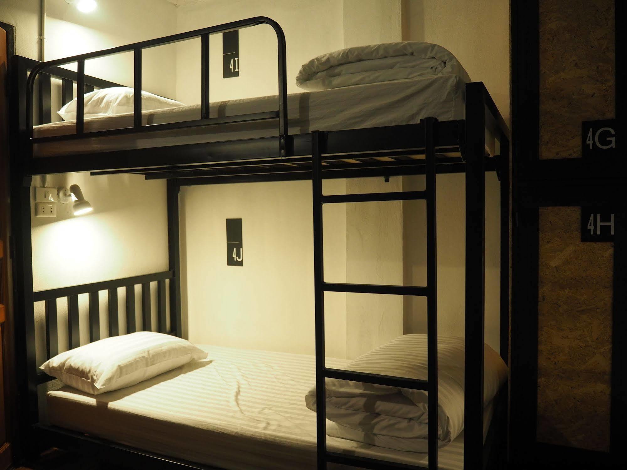 Eden Walking Street Hostel Chiang Mai Buitenkant foto