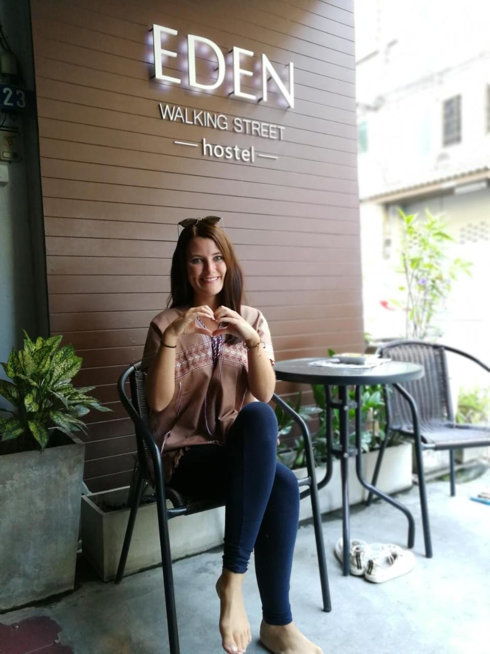 Eden Walking Street Hostel Chiang Mai Buitenkant foto